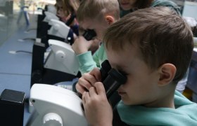 Kinder Mikroskopieren 2024, © UnterWasserReich/Ernst Artner